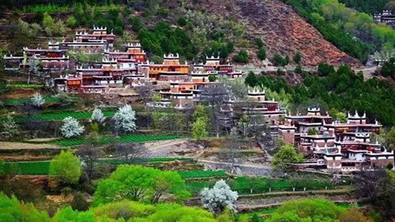 "Masal dünyası" olarak bilinen Jiaju köyü