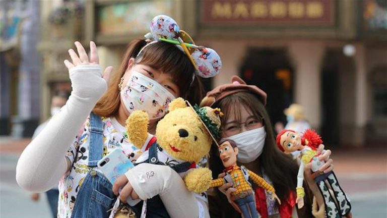 Shanghai Disneyland'ın açılış günü biletleri 3 dakikada tükendi