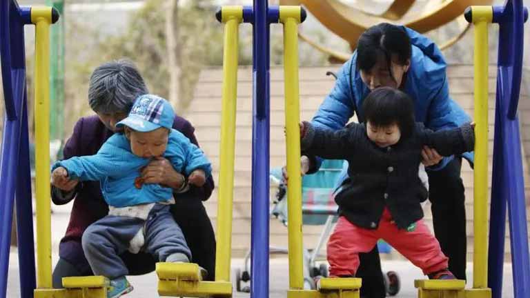 Çin'de ikinci çocuğa izin varken, yeni doğumlar istenen düzeyde değil