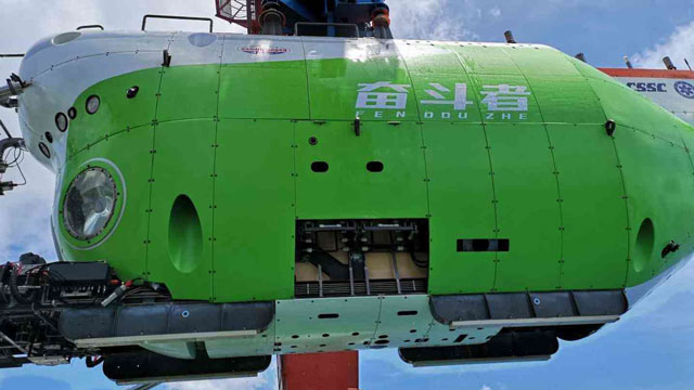 Deep-sea manned submersible ng Tsina, sumisid ng 10,909 metro sa Marina Trench ng Pacific Ocean