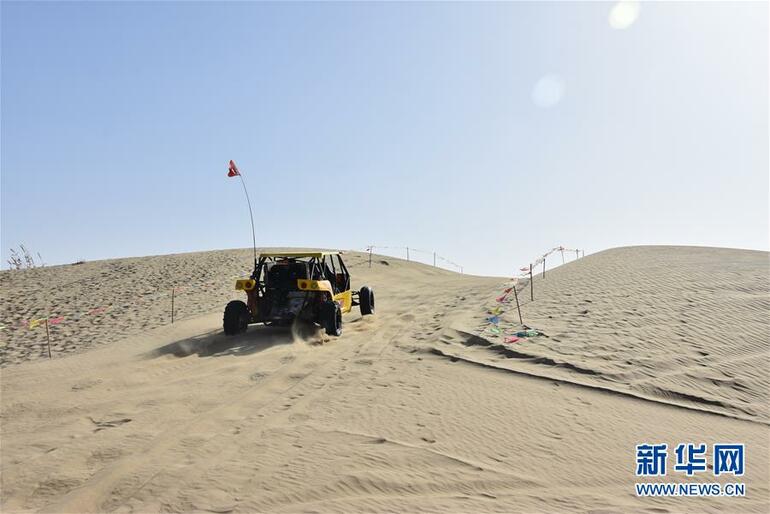Xinjiang'daki eski çiftçi sürücü, çöl pistlerinin yeni profesyonel sürücüsü oldu