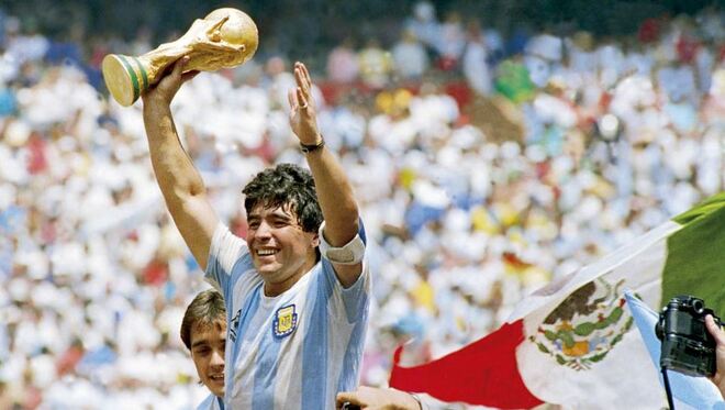 Football icon Diego Maradona, yumao sa edad na 60_fororder_20201126Maradona1