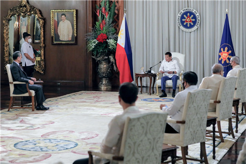 Punong diplomatang Tsino, nagbigay-galang kay Pangulong Duterte; Tsina, magdodonate ng 500,000 doses ng bakuna sa Pilipinas_fororder_微信图片_202101162322284