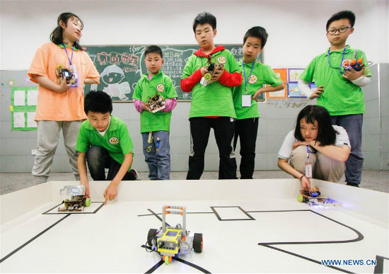 Mga estudyante, sumali sa robot competition sa Hunan