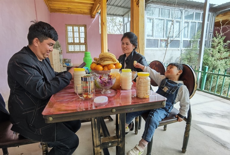 Xinjiang’da arı yetiştiriciliğiyle gelen tatlı hayatlar_fororder_1