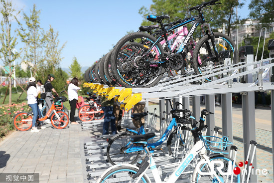 Unang espesyal na lansangan para sa mga bisikleta sa Beijing, binuksan