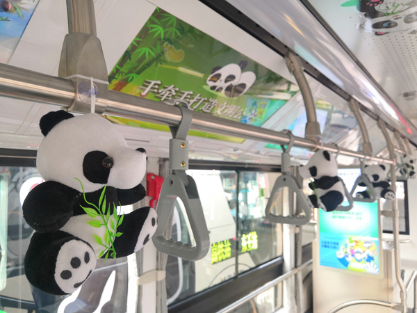 Intelihente at magagandang “panda bus,” naisaoperasyon sa Tsina_fororder_20210916panda2600