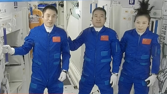 Tatlong astronaut na Tsino, dumating ng space station ng Tsina_fororder_954d2e98d46244bcb1afa3c005342408