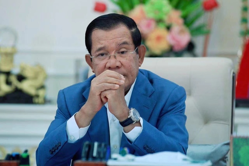Lô vắc xin ngừa COVID-19 đợt mới do Trung Quốc viện trợ đã vận chuyển đến Cam-pu-chia, Thủ tướng Cam-pu-chia Hun Xen chào đón tại sân bay_fororder_ad9c162e60420de6d75e45c877598e0d