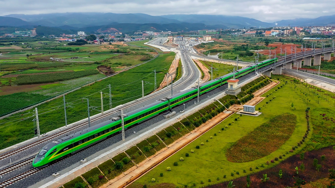 Kauna-unahang tren ng Daambakal ng China-Laos, dumating ng Vientiane_fororder_20211206ChinaLaosRailway
