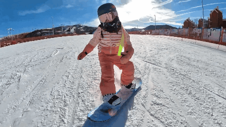 Kayak yapan 5 yaşındaki kız sosyal medyada popüler oldu_fororder_kayak kiz1