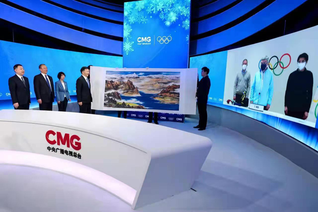 IOC President, bumati sa ambag ng CMG sa Beijing 2022 Winter Olympics_fororder_20220216CMG1650
