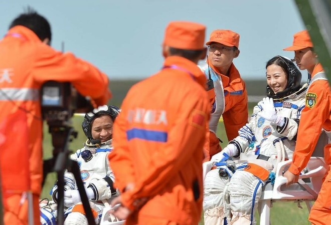Babaeng astronaut ng Tsina, nagpaabot ng pagbati sa International Women’s Day mula sa kalawakan_fororder_20220308WangYaping1