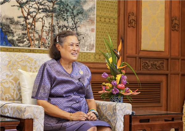 Prinsesa Maha Chakri Sirindhorn ng Thailand, "Gusto namin ang Tsina!"