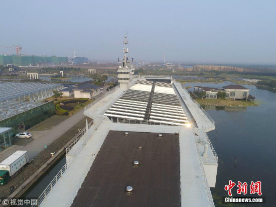 Gusali na may anyong aircraft carrier, nakikita sa Pudong District ng Shanghai
