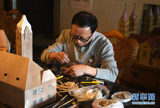 Modelo ng mga katangi-tanging gusali sa Qingdao na gamit ang kabibi
