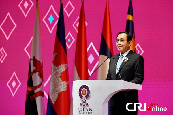 Ika-35 ASEAN Summit at serye ng mga pulong ng kooperasyon ng Silangang Asya, binuksan sa Thailand