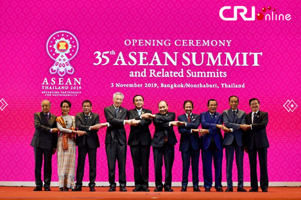 Ika-35 ASEAN Summit at serye ng mga pulong ng kooperasyon ng Silangang Asya, binuksan sa Thailand