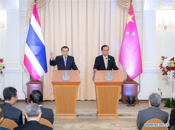 Punong ministro ng Tsina't Thailand, nagtagpo; bilateral na relasyon, lalalim